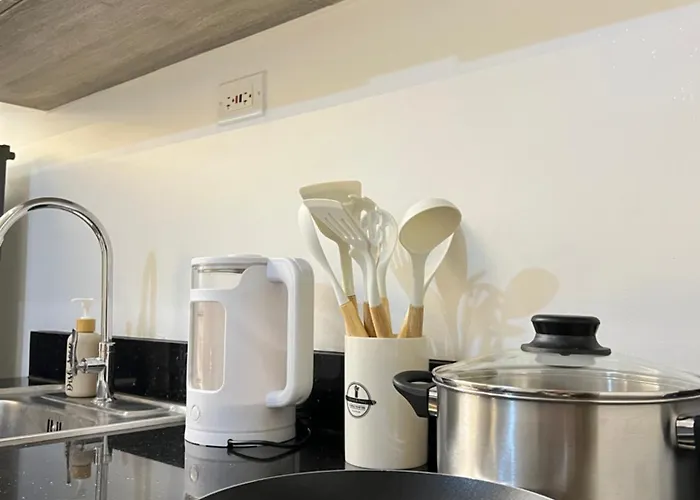 Apartahotel 1br Znd At Fame Residences, Mandaluyong Near Ortigas And Edsa Shangrila Manila